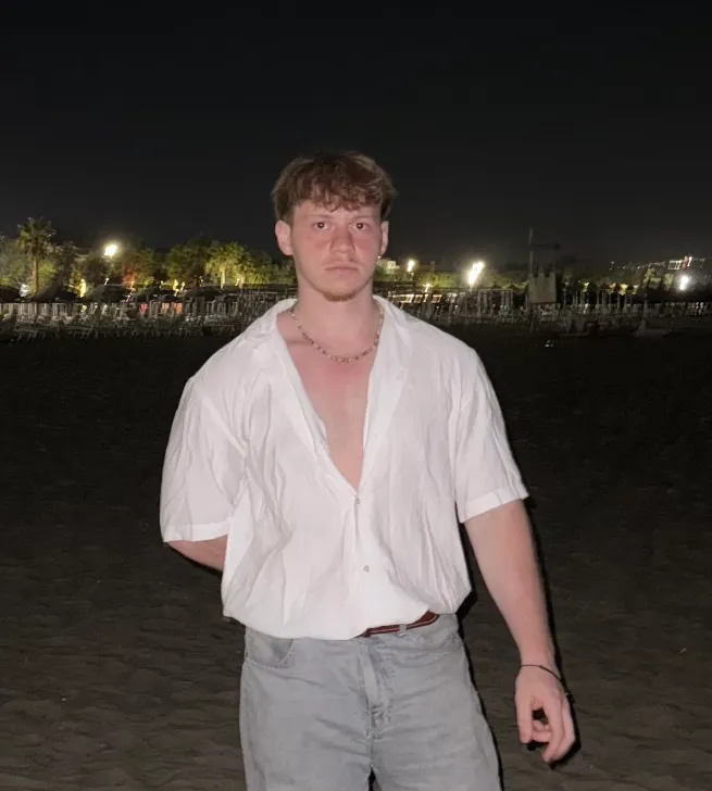 Porträt von Filip Tosic, Creative Director bei TOSY Media